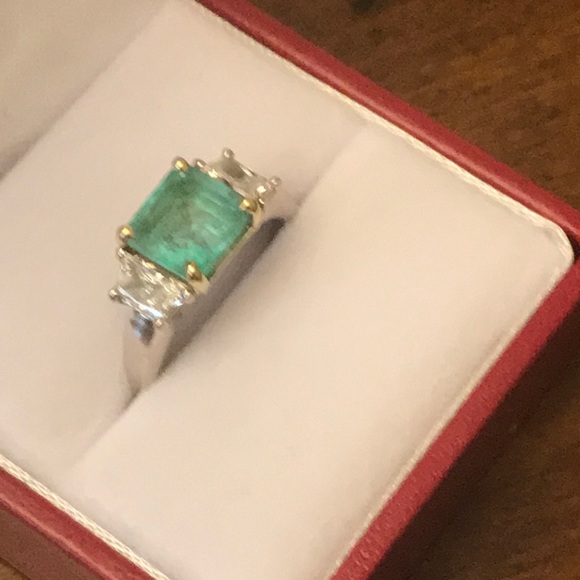 Columbian Emerald and Diamond Ring - Picture 12 of 15